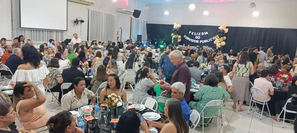 Bruno Santa Rosa realiza noite histórica de gala em 1º de Maio com o primeiro jantar em homenagem ao servidor público municipal