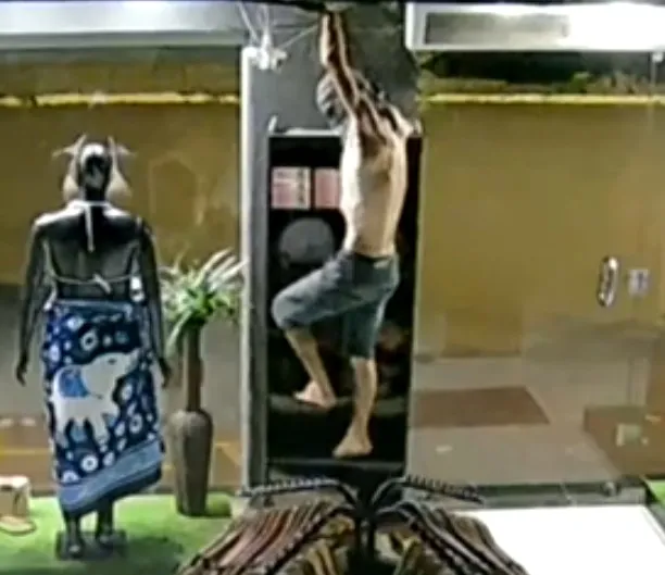 Ladrão invade a loja Madame Chic pelo telhado e rouba caixa durante a madrugada